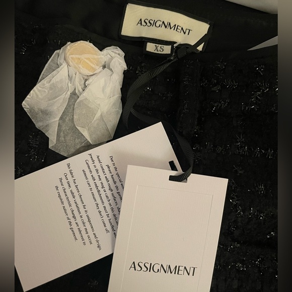 Revolve Shorts in Black - Picture 7 of 8